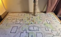 Mapa em placa de cortiça para uso com tachinhas.